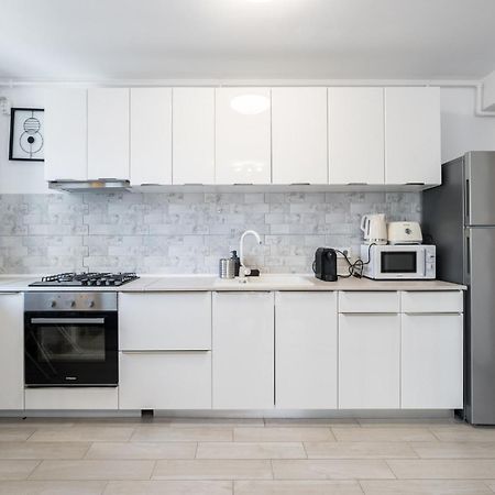 The Painter - Timpuri Noi 1Br With Parking Apartment Bucharest Exterior photo