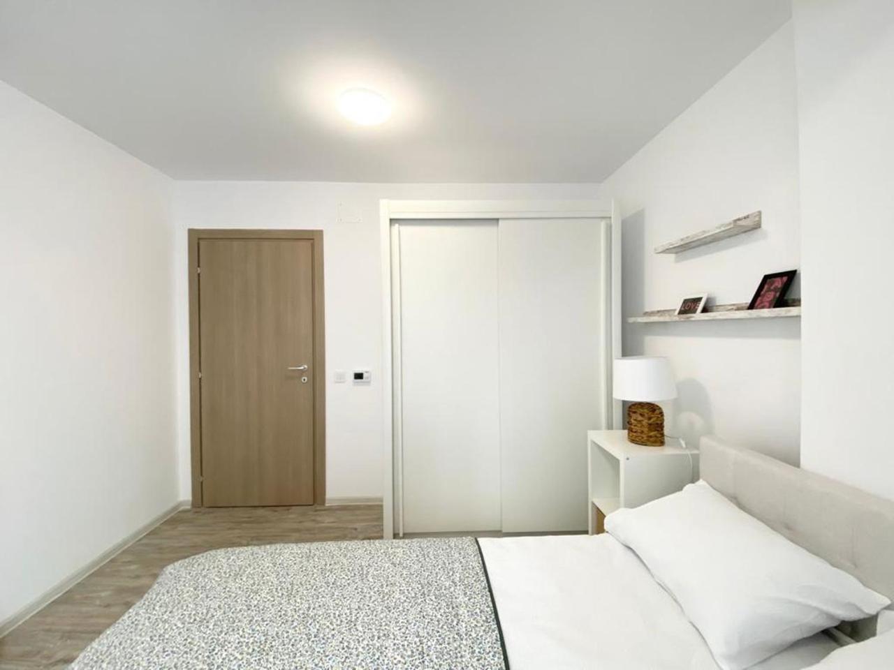 The Painter - Timpuri Noi 1Br With Parking Apartment Bucharest Exterior photo