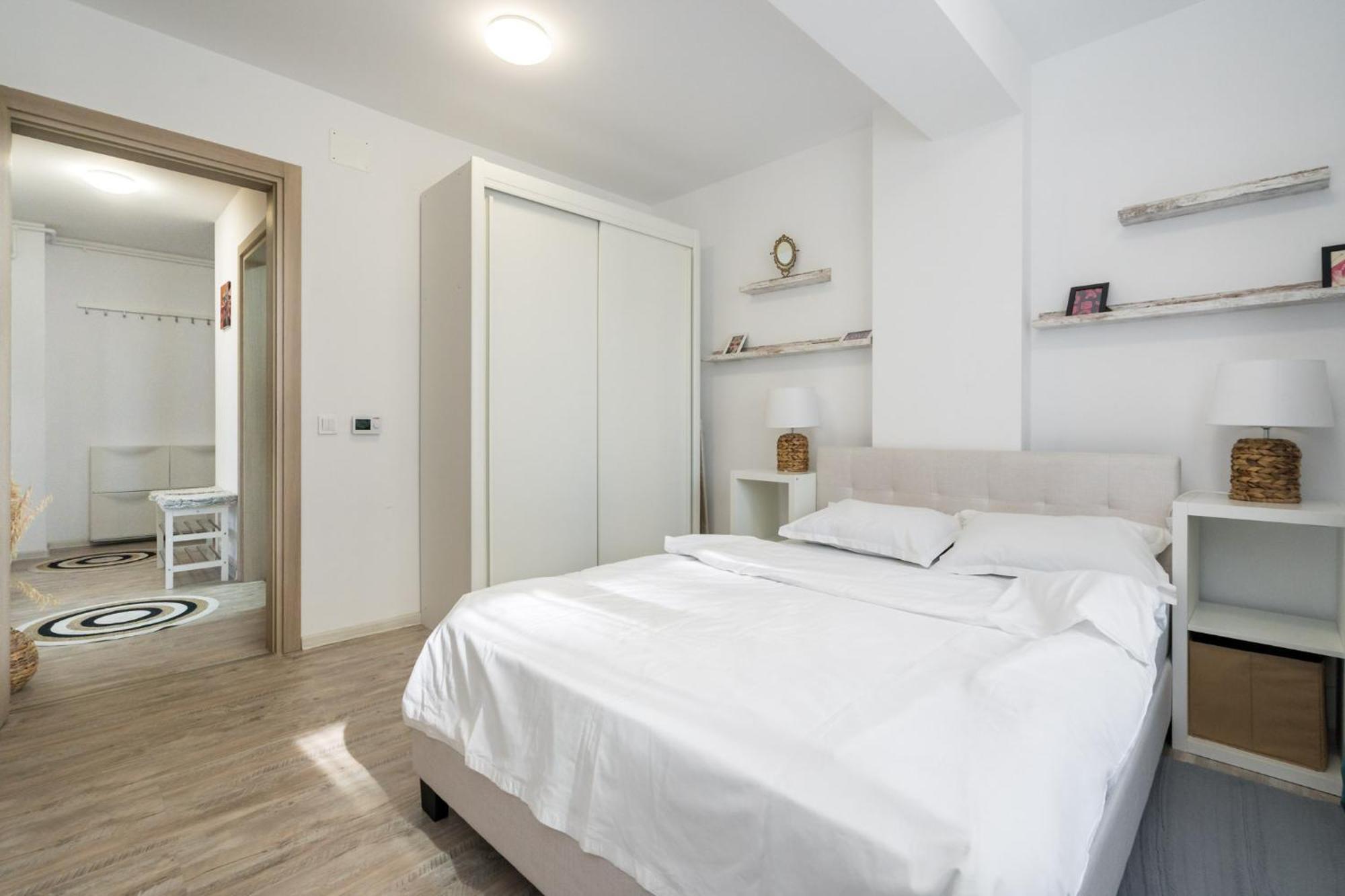 The Painter - Timpuri Noi 1Br With Parking Apartment Bucharest Exterior photo